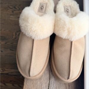 UGG Women's Sand Suede Sheepskin Slipper Clogs with Cream Fur Collar